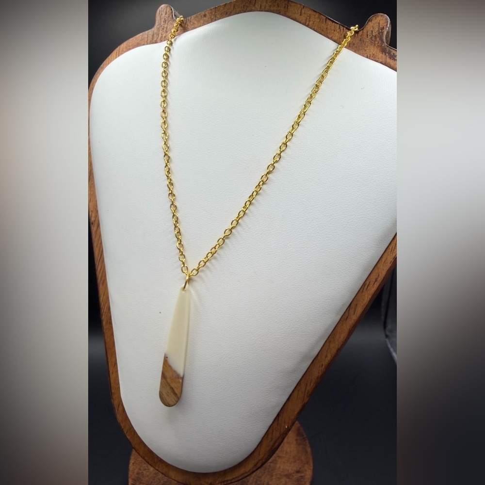 ✨ Handmade Wood & Resin Jewelry Set (Earrings + Necklace) ✨ - Picture 11 of 12